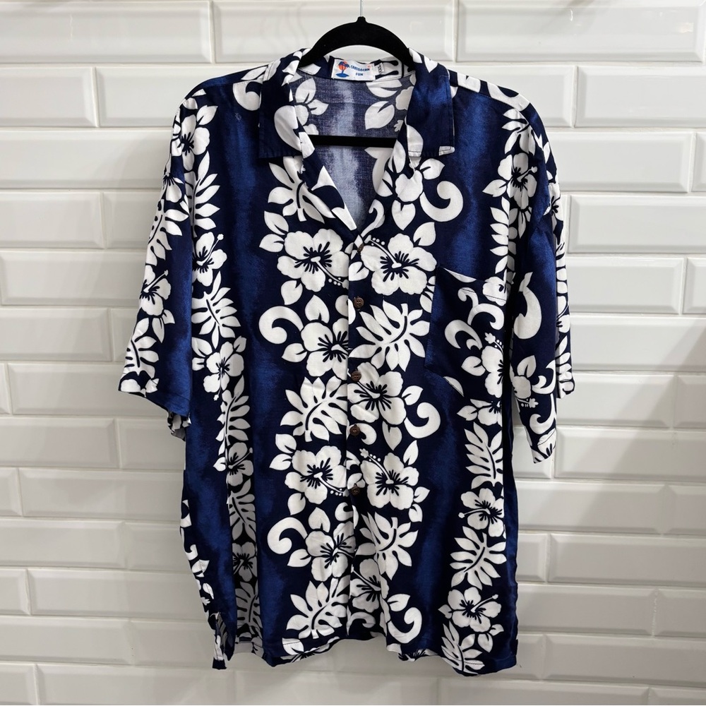 Caribbean Fun Men’s XXL Blue and White Tropical Short Sleeve Shirt